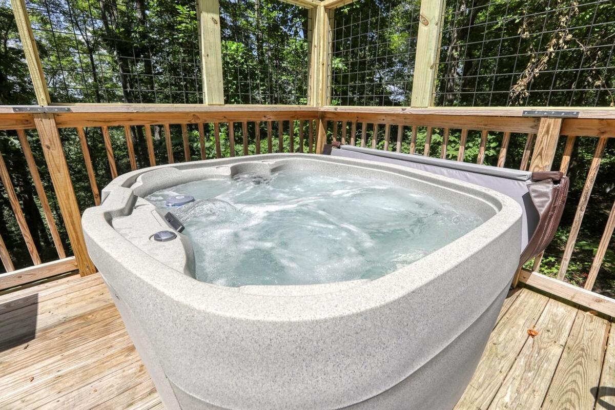 Firefly Haven - Summer Oasis With Hot Tub Gatlinburg Exterior photo