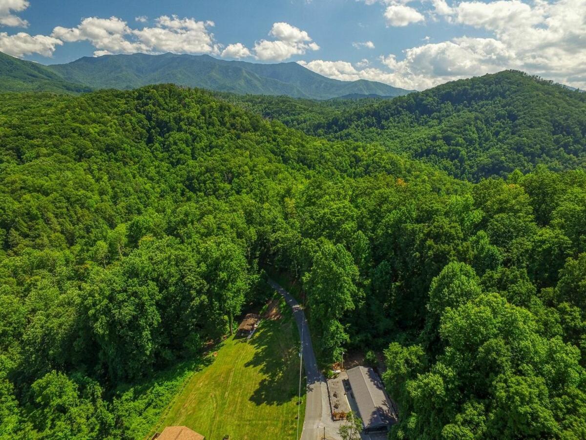 Firefly Haven - Summer Oasis With Hot Tub Gatlinburg Exterior photo